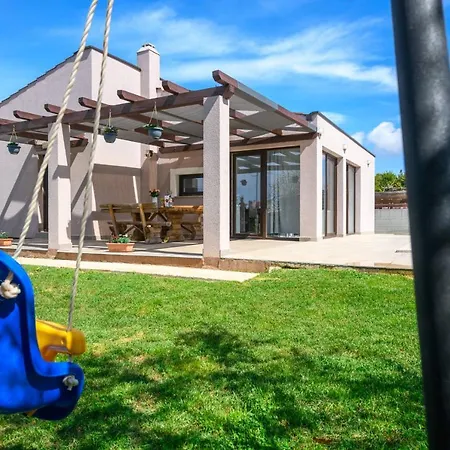 Villa Bobo Family House With Pool *