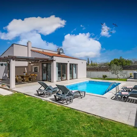 Bobo Family House With Pool Vila Vodnjan