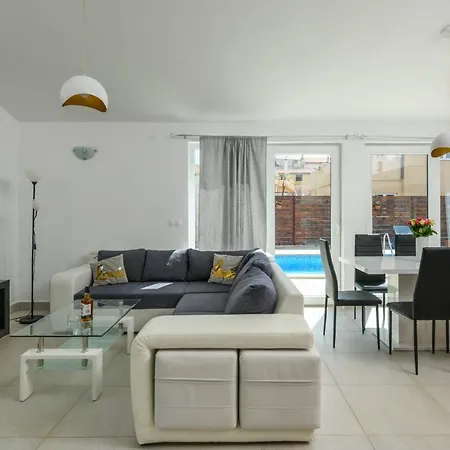 Bobo Family House With Pool Vila *