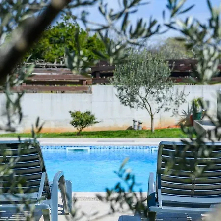 Vila Bobo Family House With Pool *