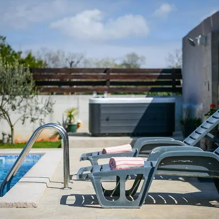 Bobo Family House With Pool Vila *