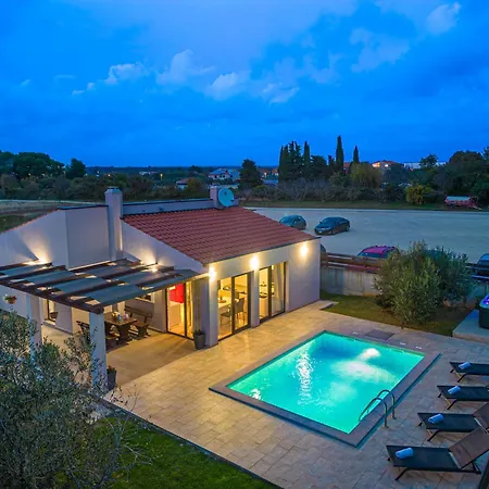 Vila Bobo Family House With Pool Vodnjan