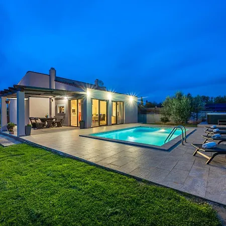Bobo Family House With Pool *
