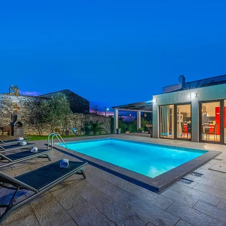 Villa Bobo Family House With Pool