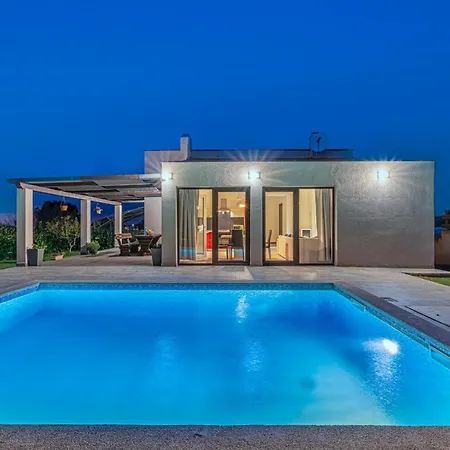 Bobo Family House With Pool Vodnjan
